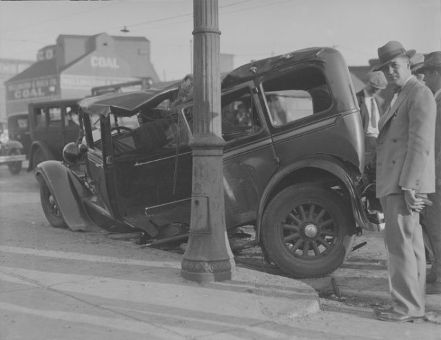 Vintage Photos of Car Crashes (11)